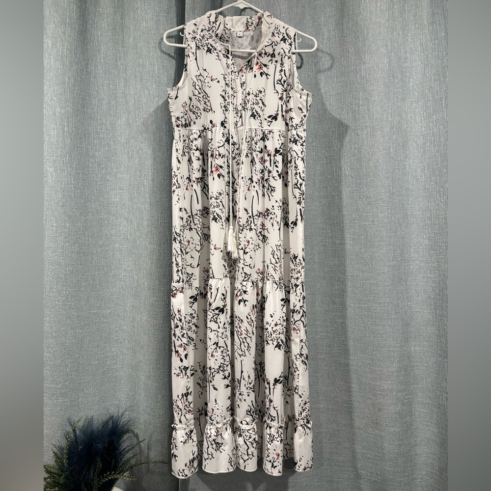 Chic Floral Print Sleeveless Maxi Dress - White